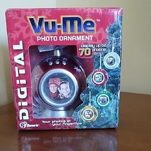 Vu-Me Digital Picture Frame Ornament Decor 70 Photos Stocking Stuffer Red White